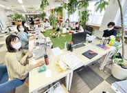 常に話が途切れない環境で、わきあいあいと仕事しています