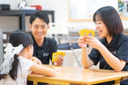 CAN!Pは、社員だけでなく学生や主婦の方々もたくさんいます。子どもたちをど真ん中に置いてフラットに意見を言い合うチームです
