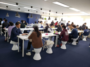 フロアはいつもたくさんの求職者さんとキャリアアドバイザーで賑わっています