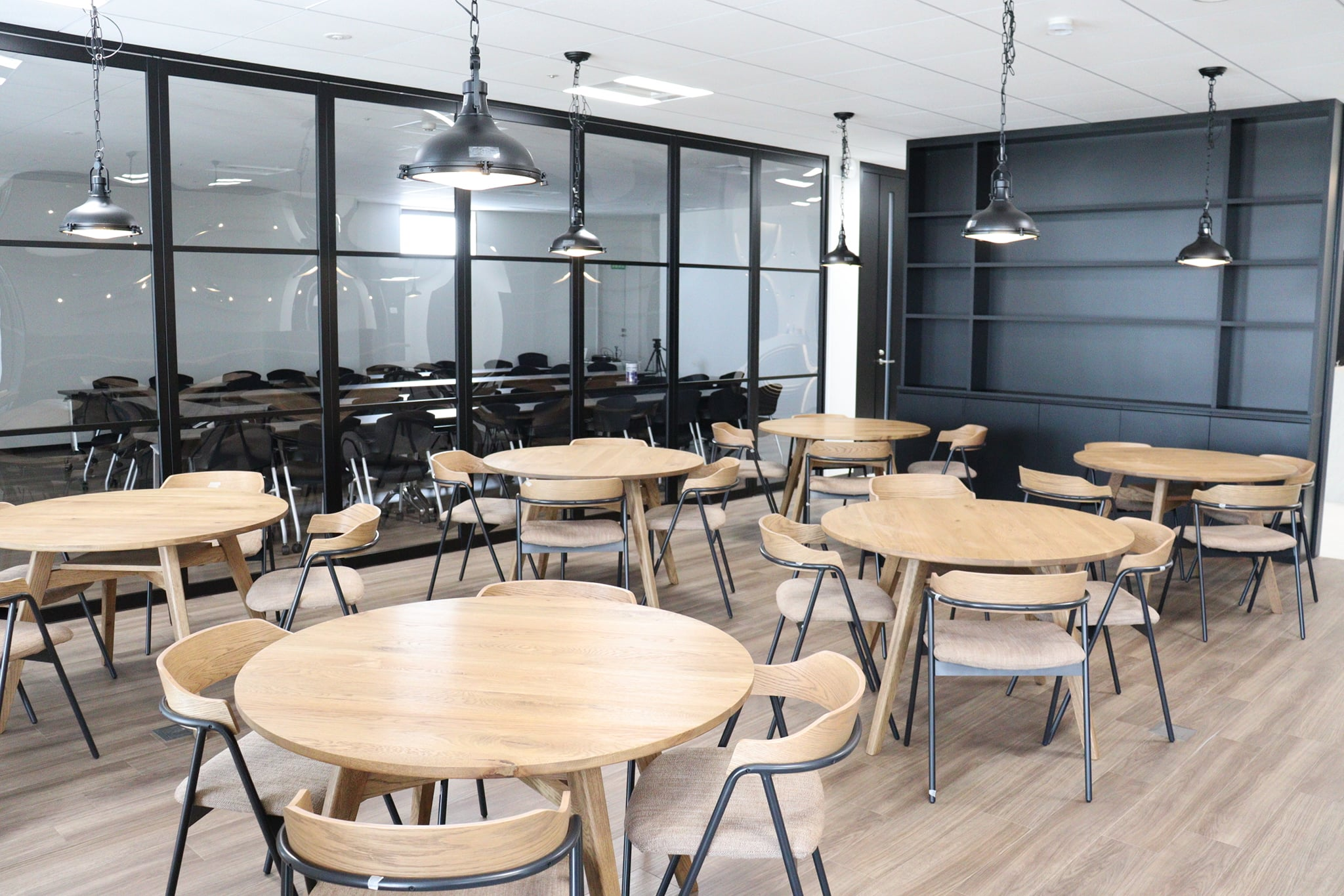 各拠点でオフィスの年末大掃除！2024年、ありがとうございました！