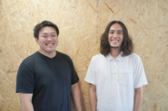 代表井上（左）と共同創業者の土屋（右）。役職や年齢に関係なく、お互いの意見を交わしやすフラットな社風が魅力です。