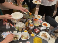 コミュニケーション費用という福利厚生があり、ランチや飲み会など会社から3,000円～5,000円の補助が出ます