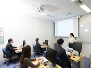 クラウド、セキュリティ、AIなど最先端IT研修を提供し、年間7万人以上の受講者を支えています