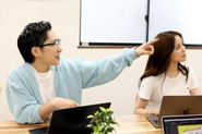 社内の打ち合わせ様子