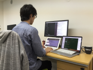 大きめのモニターも完備されています