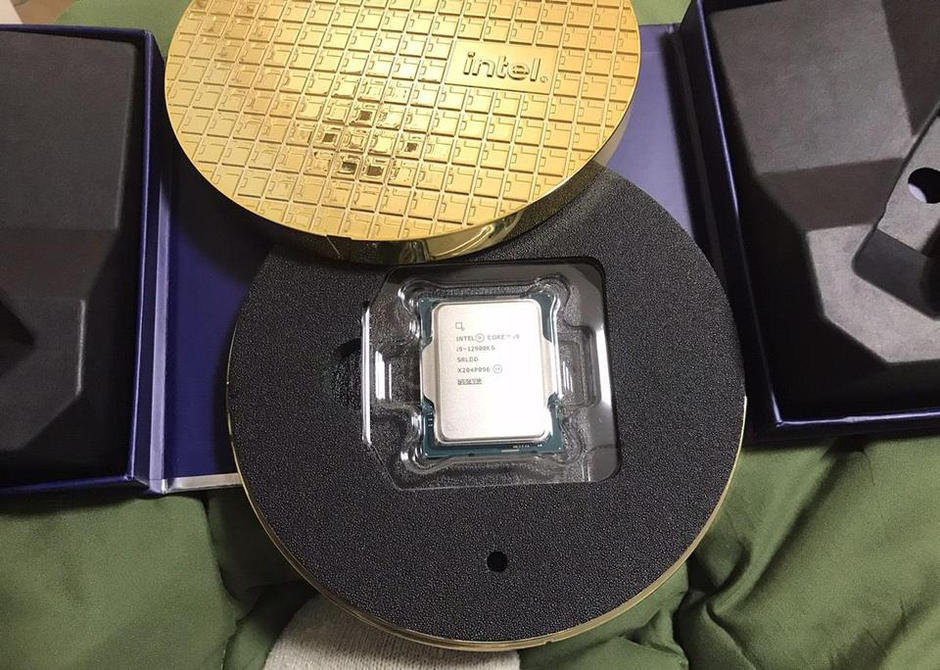 社員の日常 エンジニアが己の欲望を満たすPCを組んだら破産した話