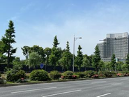 目の前には皇居のお濠があり、静かな環境です