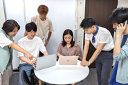 未経験からエンジニアを目指す方をサポート！会社メンバー全員で成長できるような環境づくりを行っております。