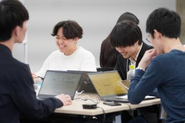 オープンリソースの社員。20代～30代が６割以上を占め、若手が活躍できる環境です。