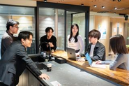 キッチンスペースでの雑談の様子