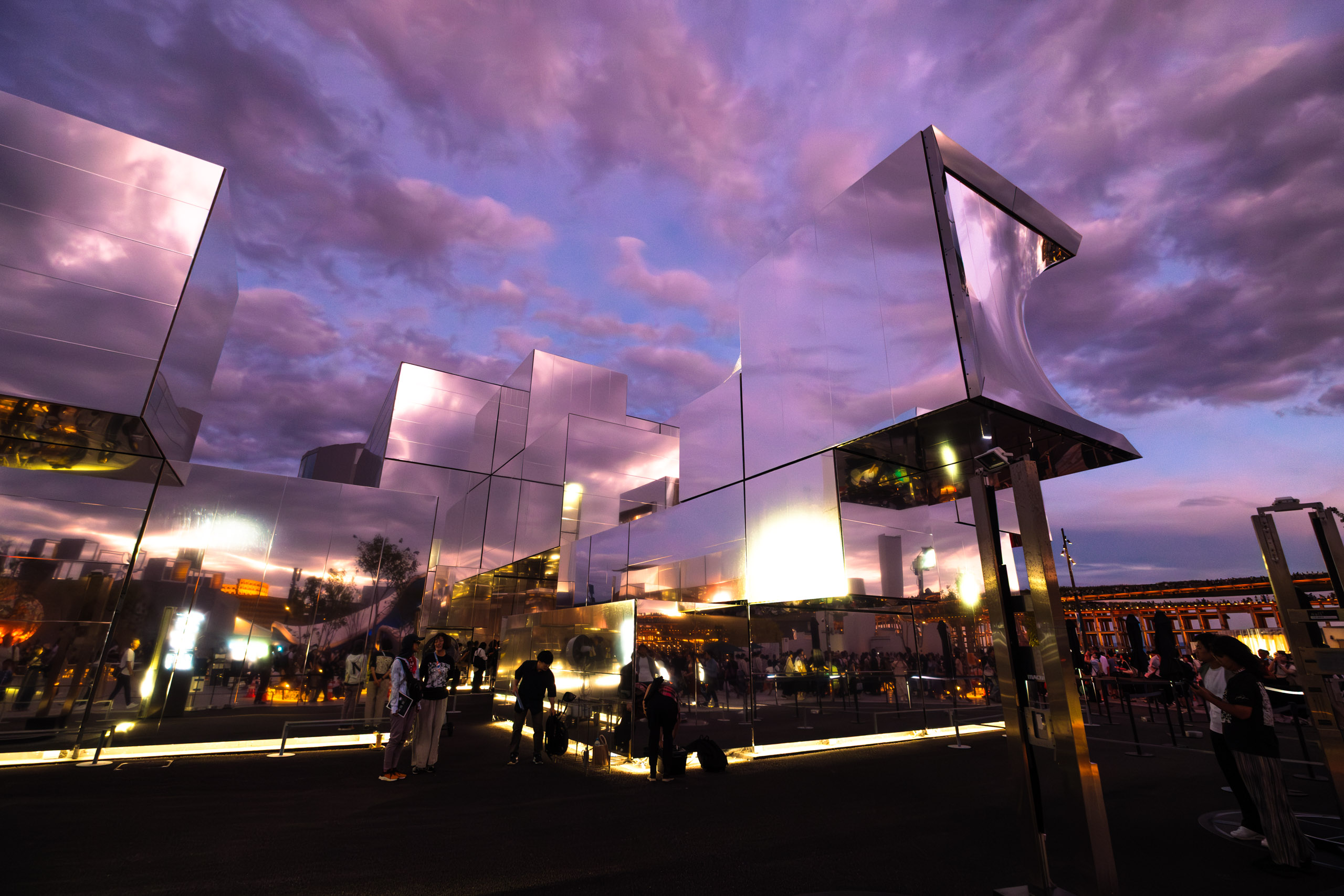 仕事と関係なく、万博の感想行きますよ