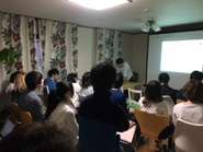 みんなで真剣に学びます