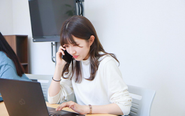 仕事中の様子。目標達成に向けて真剣そのもの！