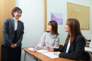 若手社員、社会人副業講師、学生等多様なメンバーが活躍しています。