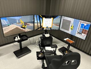 トリプルディスプレイでさまざまな視点からのビューを映し出しています