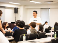 ビジョン実現のために、全社員で社内勉強会を頻繁に開催