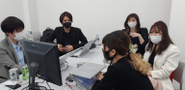 当社のミッションの全うするために社員通しでのディスカッションの様子。