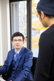 代表にも気軽に話しかけられ、社内のコミュニケーションは活発に行われています。