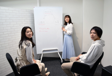 とにかく人が好き！人の話を聞くのが得意！という方に向いているお仕事です。