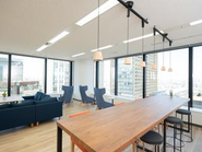 東京・大阪・名古屋の３か所のオフィスに、自社の研修施設を併設しています。 在宅でのリモートワークも可能です。