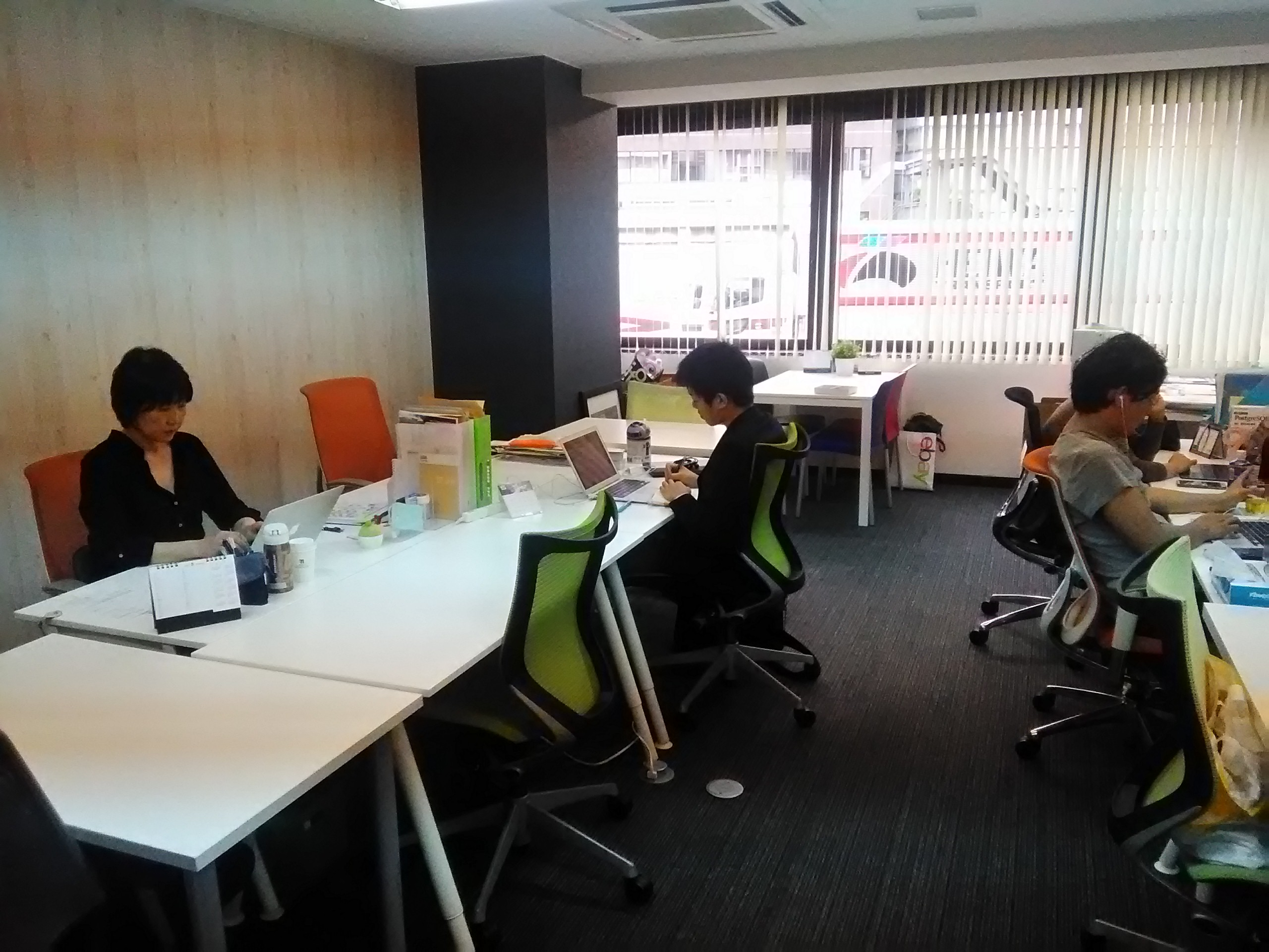 新メンバーのジョインに備え、席替えをしました！