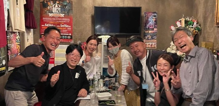 オフィスに突如現れる、昭和の風情「スナック再生」