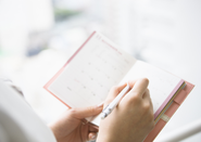 ネイルの勉強をするために平日に休みを取るスタッフも。