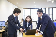 社員は自らの考えや価値を明確に表現し、他者との意見の違いを認識しながら、ポジティブな会話ができる仲間たちと共に働いています。
