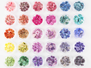 あえてムラを活かしたグラデーション染色により、自然のお花の良さを活かしたナチュラルな風合いが実現します。豊富な種類やカラーバリエーションの商品を揃えることで、、ここにしかない商品、お客様の様々なニーズに応えるオリジナルブランドを目指します。