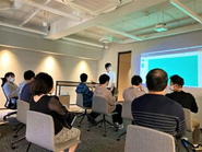社内の情報はほとんどのものがオープンにされており、立場に関わらす積極的に意見をだせる環境です。