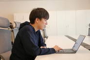 クライアントとの打ち合わせから、仕様調査・検討・策定、サーバー設計・構築、開発、検証、運用・保守など、 Web システム開発に関する一連の工程をすべてお受けできます。