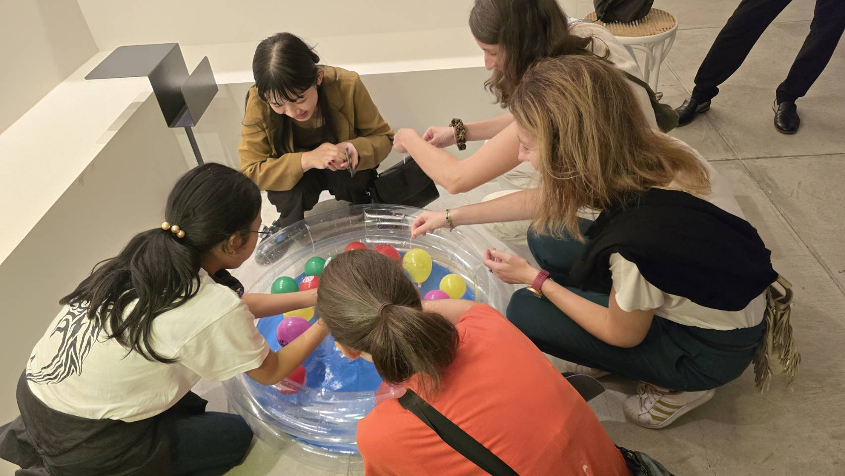 SLOTH JINNANはスーツを着た人がいないからこそ今までない出会いが生まれてくる