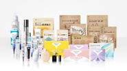 約1500項目の自社基準をクリアするまで、品質に徹底的にこだわった当社の商品。化粧品・健康食品など約40種類を開発。社員ももちろん愛用中です。