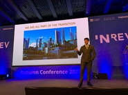 グローバルCEOが世界中の不動産投資カンファレンスで講演を行い、ESGの重要性を説明しています。