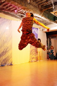 スタジオを使って行う定期ライブ「あぴフェス」より