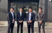 お客様とのお写真（新規に建設された施設へご訪問!）