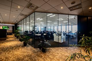 ドラマやCM撮影にも使用される開放感のあるオフィスです。