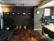 恵比寿オフィスの内装です。ここでお客様とお打ち合わせをしたり、仕事をしています。