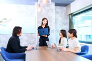 メンバー同士で教え合うことも活発。