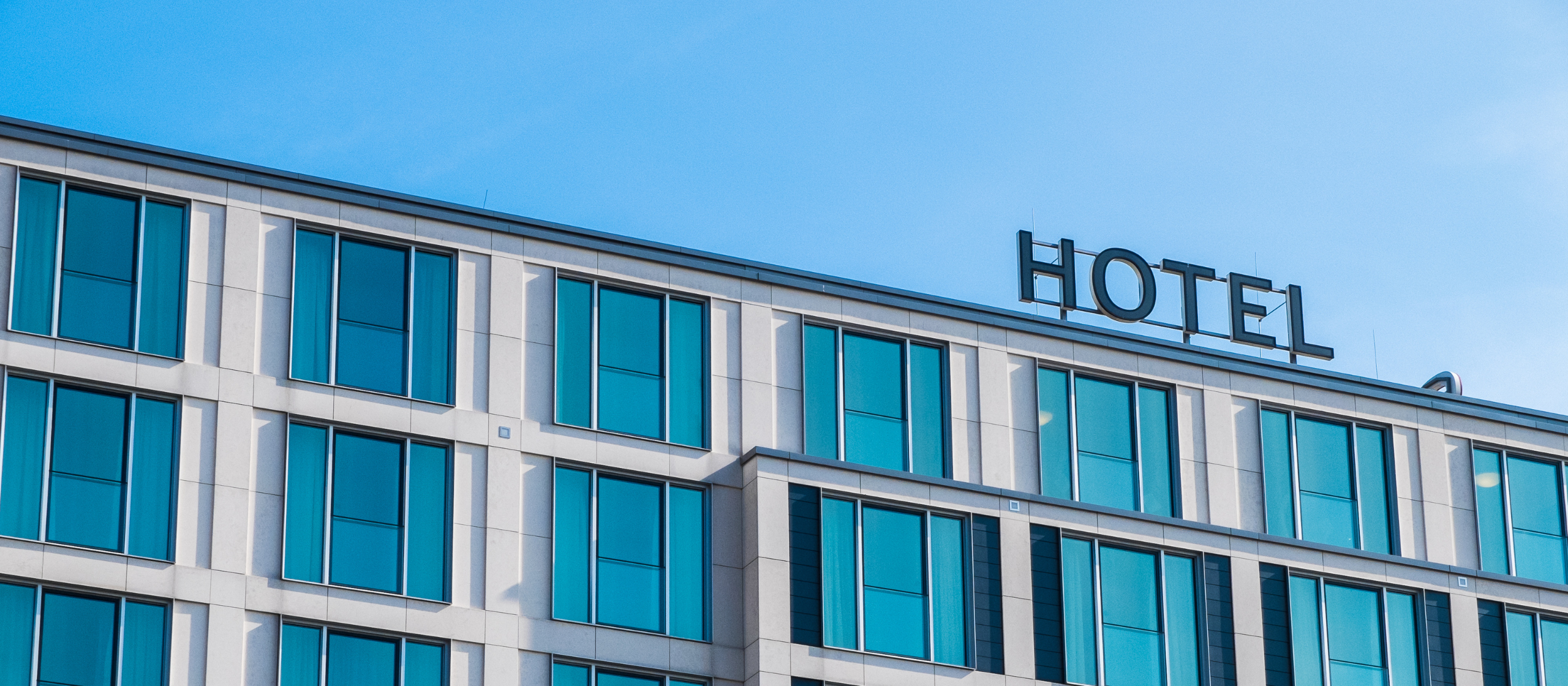 ホテル・宿泊業界で「おもしろいシゴトを、全力でつくる」