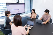 「エンジニアのために」を理念に掲げる当社は、プロジェクト報酬の80％を還元する仕組みづくりなど、エンジニアが日本一満足できる企業を目指しています。