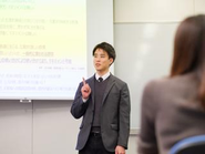 同じ研修でも、受講者の前提知識はばらつく。だから伝え方を変える