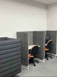 集中ブースを用意しています。集中して作業する際はこちらのブースを利用して快適な環境で作業が可能です。