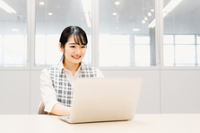 大阪｜バックオフィス職｜誰かの役に立つ喜びを感じる仕事でプライベートも充実