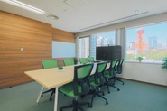 社内の会議室で一番眺望の良い会議室。東京の2つのタワーが望めます。