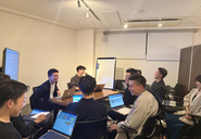 打ち合わせはいつも賑やかです