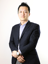 求ム、革命家。ハートはアツく、頭脳はクールに。成長のエンジンとなるのはそんな人材。一緒に激論、しましょう。