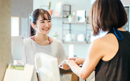 ピラティススタジオの〈受付販売スタッフ〉としてお客様の健康を支えませんか？