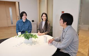 月一の部会が始まる前の雑談中。部会ではメンバーの進捗や不安点がないか上長がこまめに確認し、安心のフォロー体制です◎