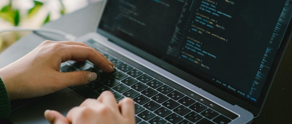 モダンな言語でスキルアップ！学生のうちに実務経験を積んでおきませんか？